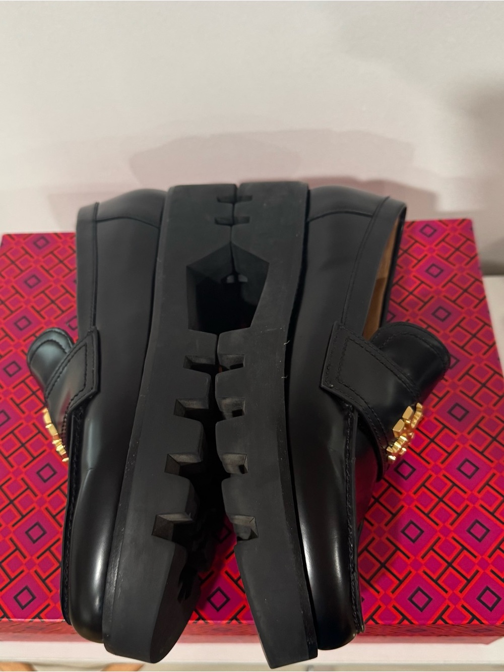 Tory Burch Mini Everly Chunky Lug Sole Leather Loafers Black Gold Logo 8.5 $398 - Picture 8 of 12